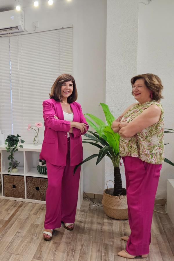 Paqui y Raquel, dueñas de Personal Shopping Inmobiliaria sonriendo